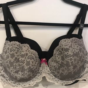 NWT Victoria Secret 38 D Lace Bra